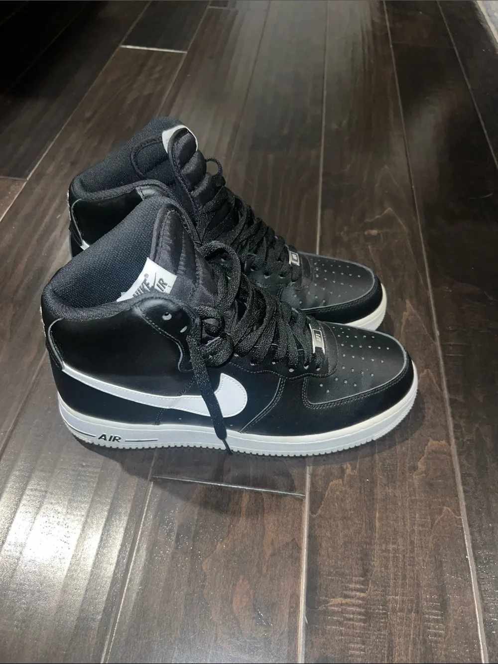 Men’s Nike Air Force 1 High-Top Sneakers in Black and White
